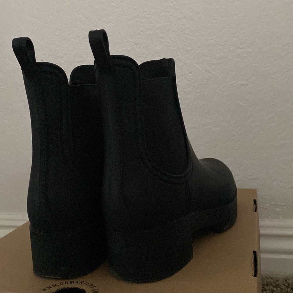 Cloudy Waterproof Chelsea Rain Boot. Color: Black Matte Black. Size: 6 - Picture 6 of 6